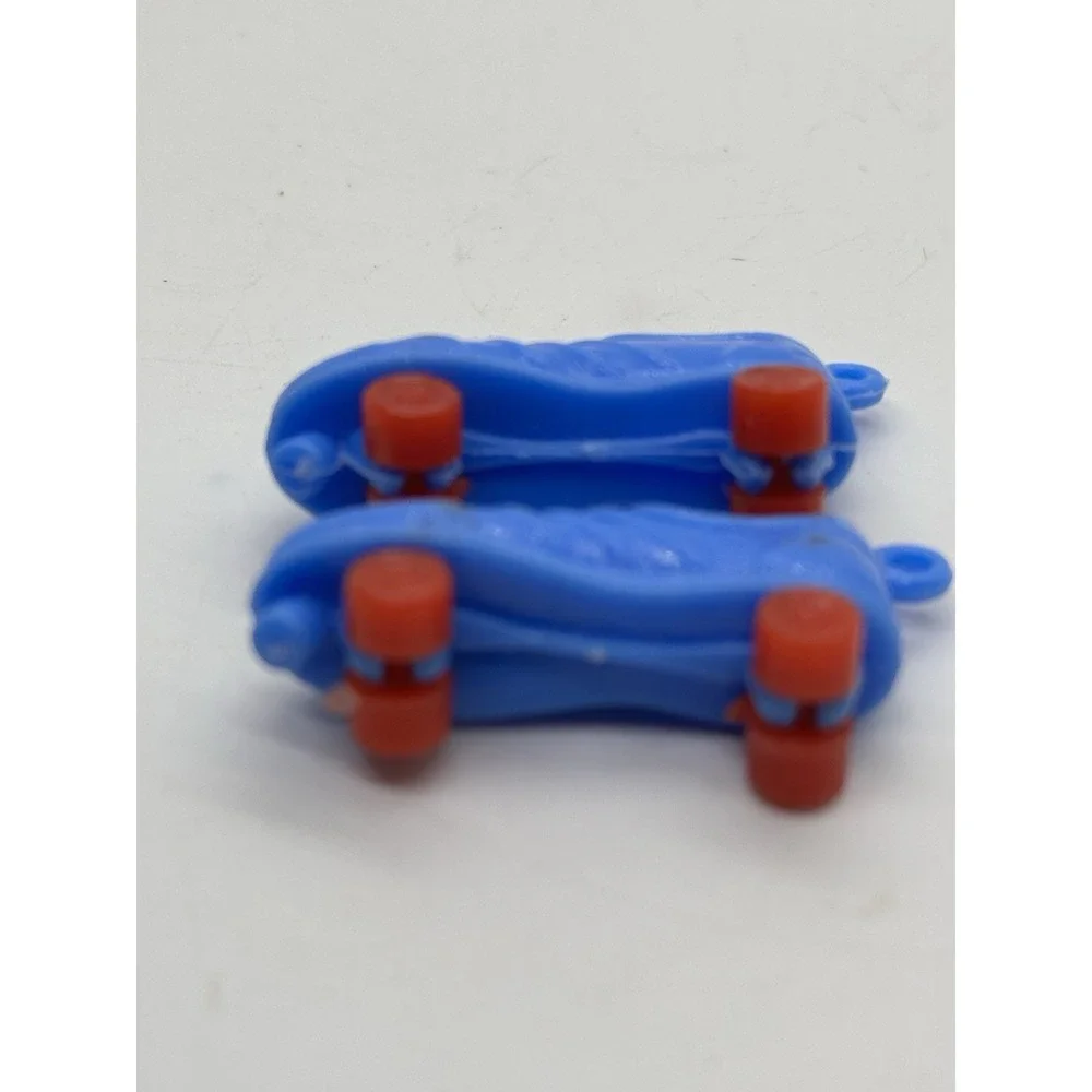 Vintage Mini Roller Skate Charms Blue Plastic Pendant Jewelry Craft Pair‎
